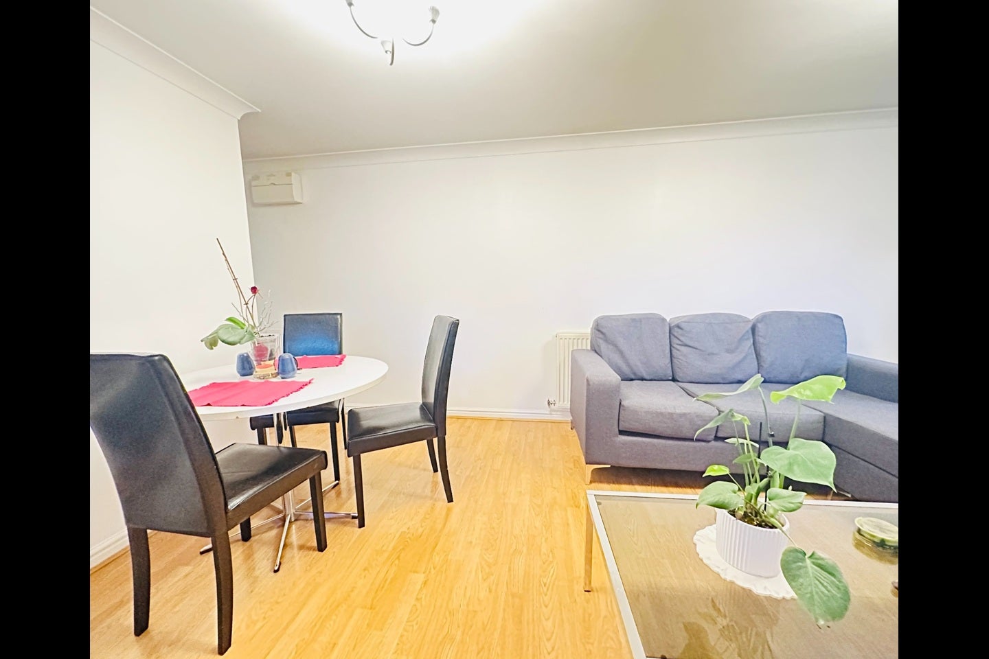 Room Schooner Close in Greater London