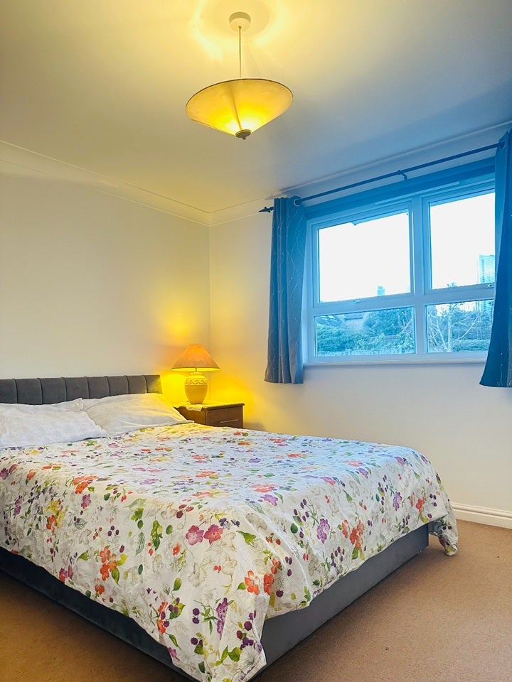 Room Schooner Close in Greater London