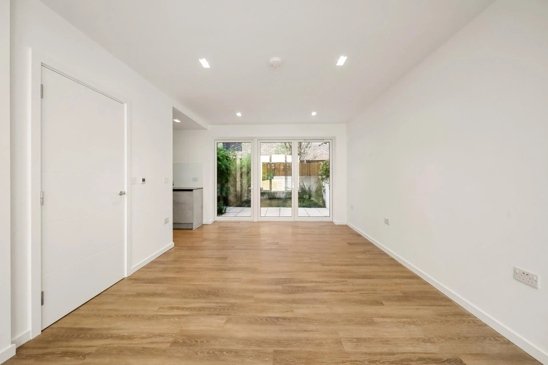 House Simon Close in Greater London