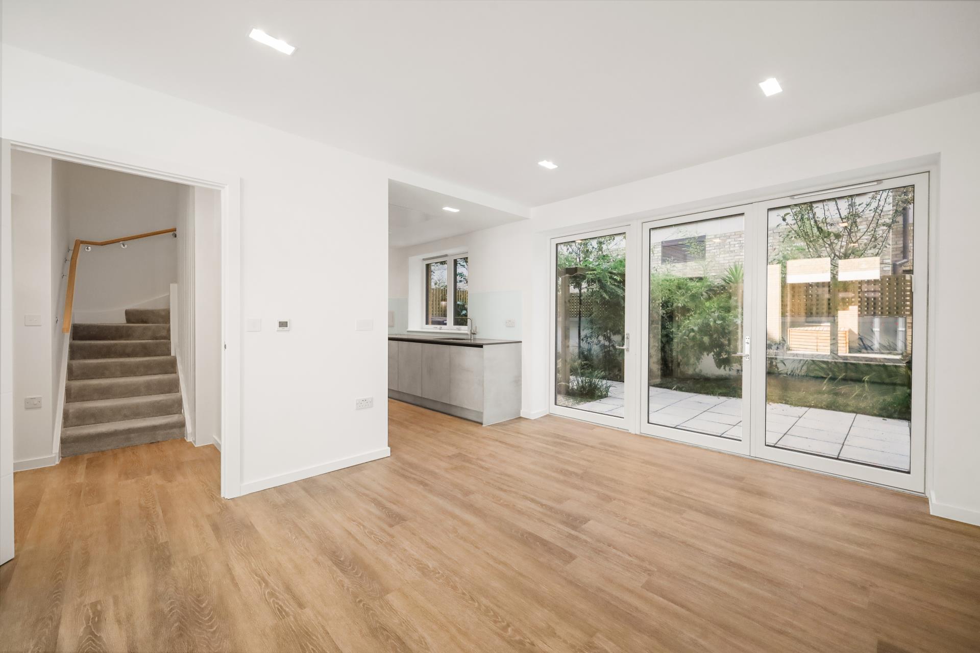 House Simon Close in Greater London