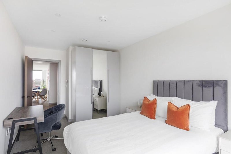 Room Long Lane in Greater London