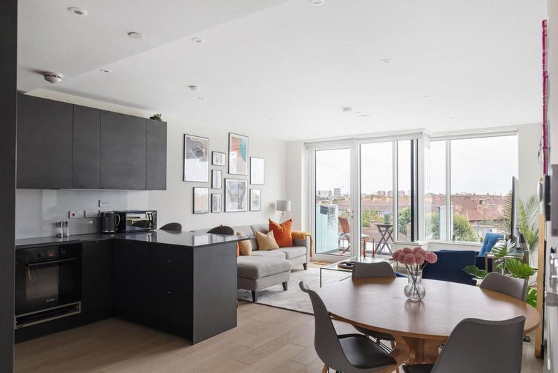 Room Long Lane in Greater London