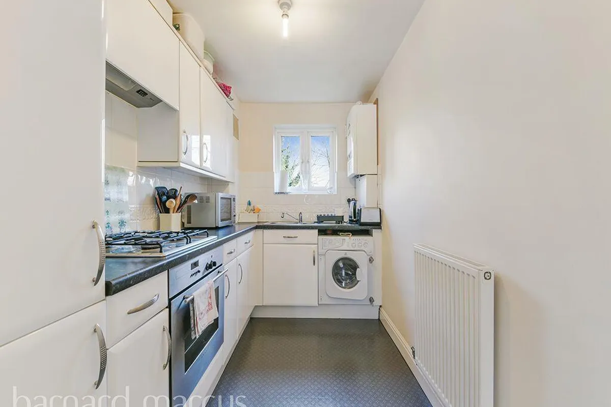 Flat Denham Road in Greater London
