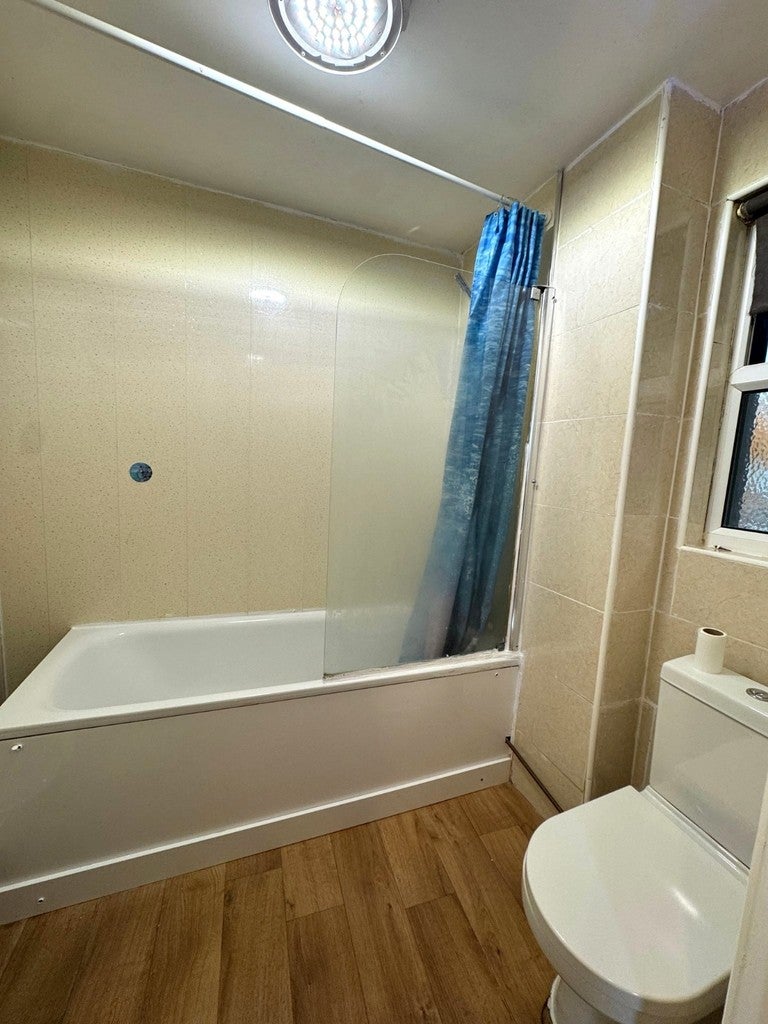 Flat Albert Crescent in Greater London