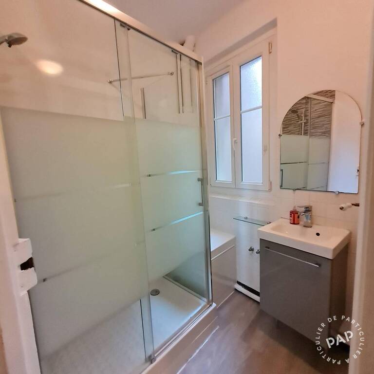 Flat Rue Antoinette Fouque in Paris