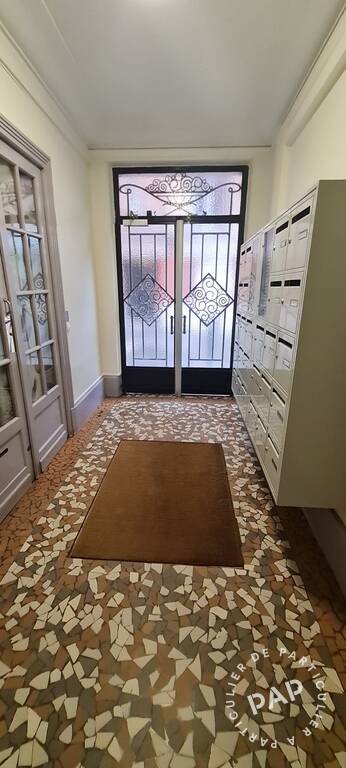 Flat Rue Antoinette Fouque in Paris