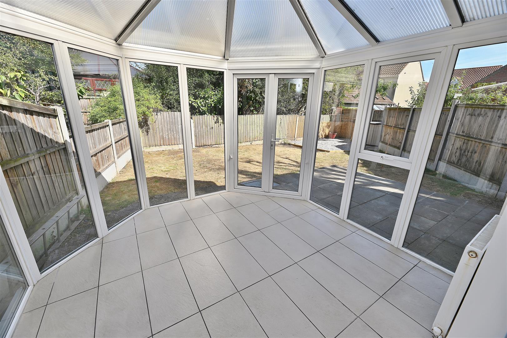 Room Gate Lodge Square in Basildon