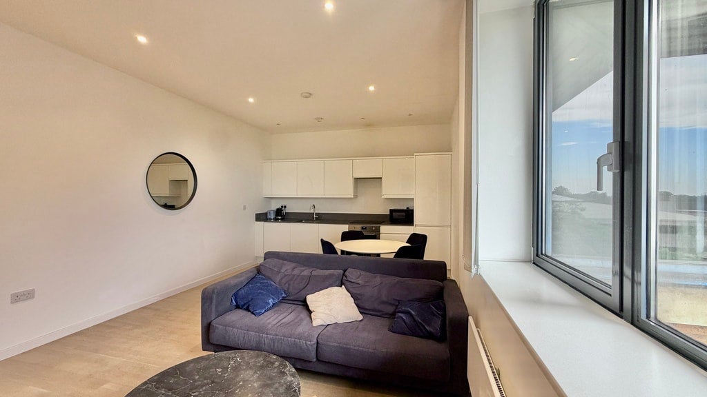 Flat Riverbank Way in Greater London