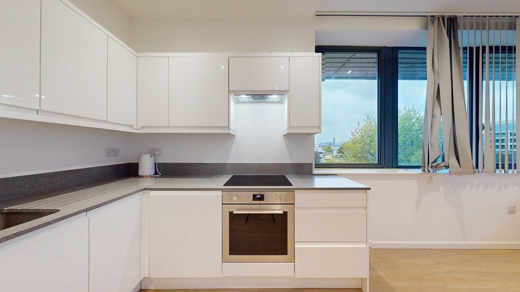 Flat Riverbank Way in Greater London