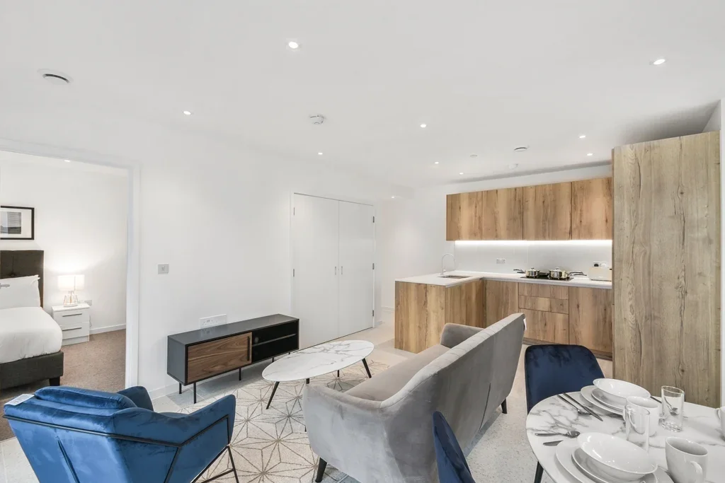 Flat Commercial Road in Greater London