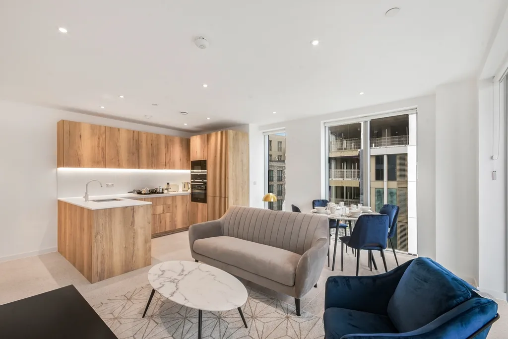 Flat Commercial Road in Greater London