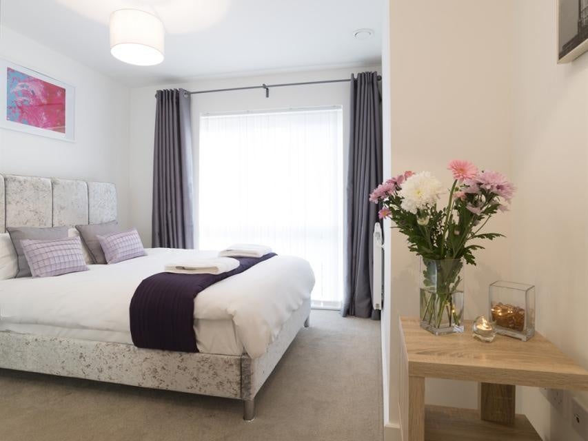 Flat Adenmore Road in Greater London