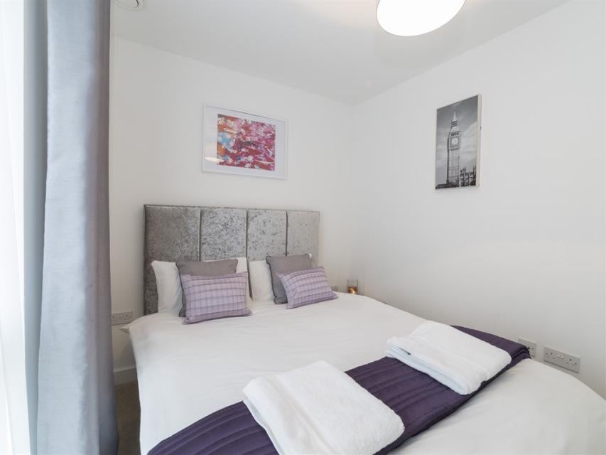 Flat Adenmore Road in Greater London