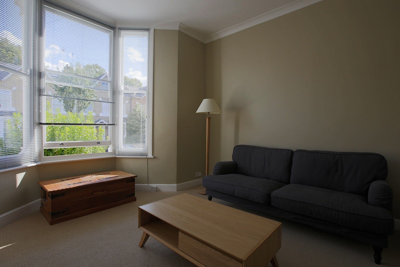 Flat Riversdale Road in Greater London
