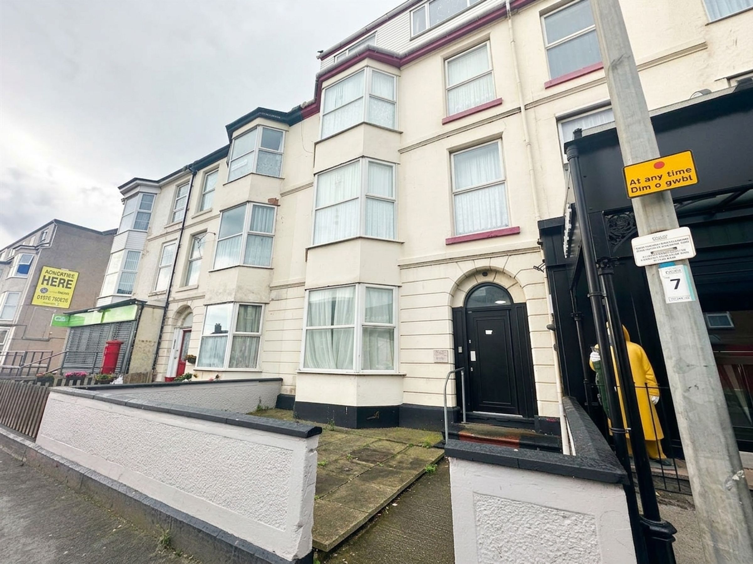 Flat Marine Road in Pensarn