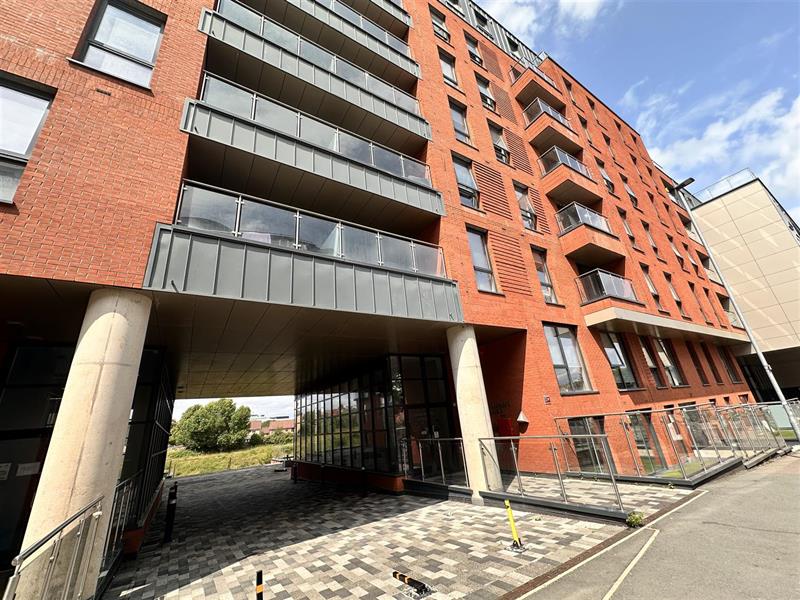 Flat Adelphi Street in Salford