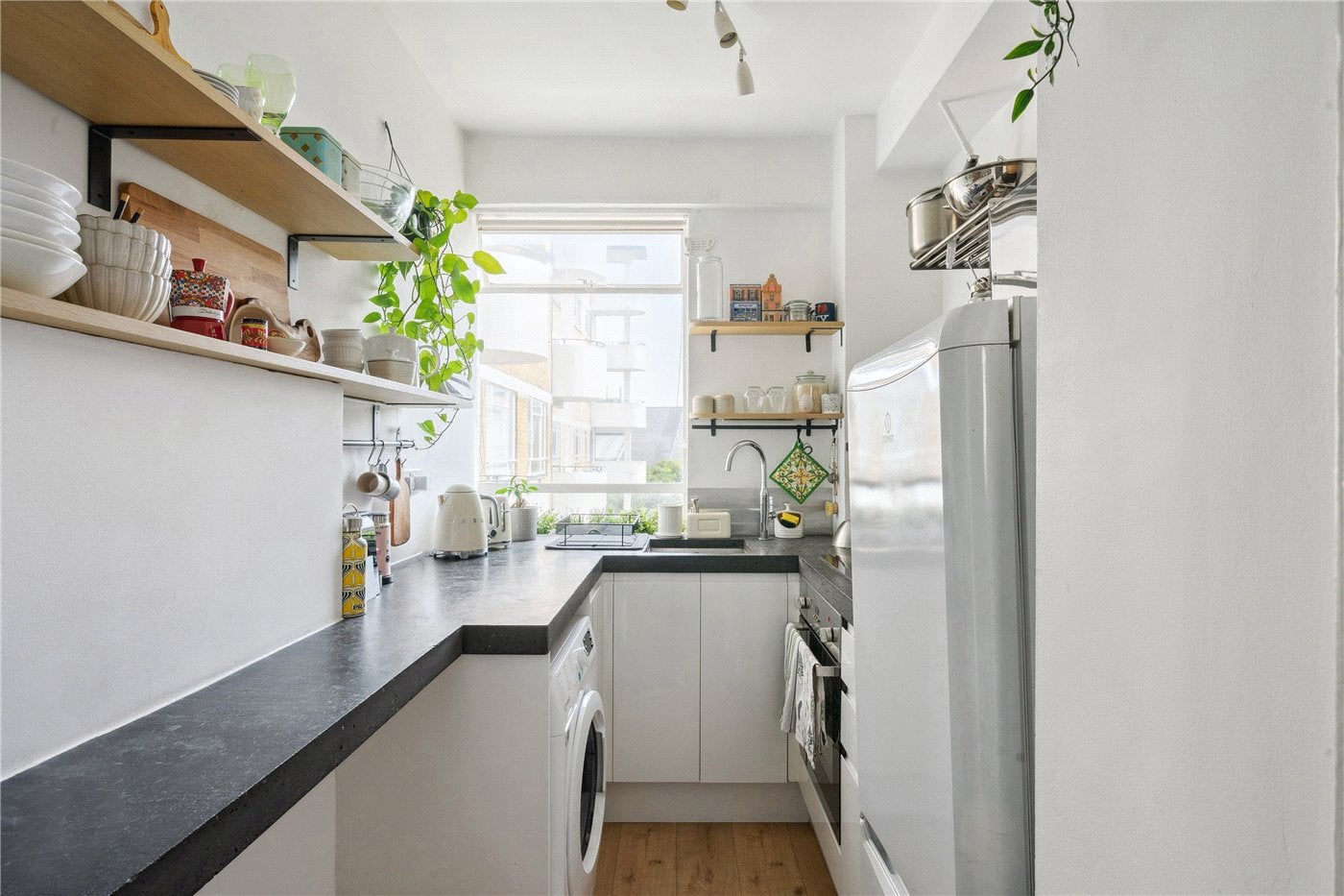 Flat Christchurch Road in Greater London