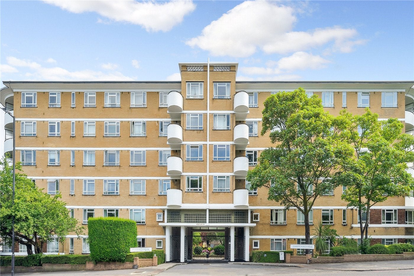 Flat Christchurch Road in Greater London