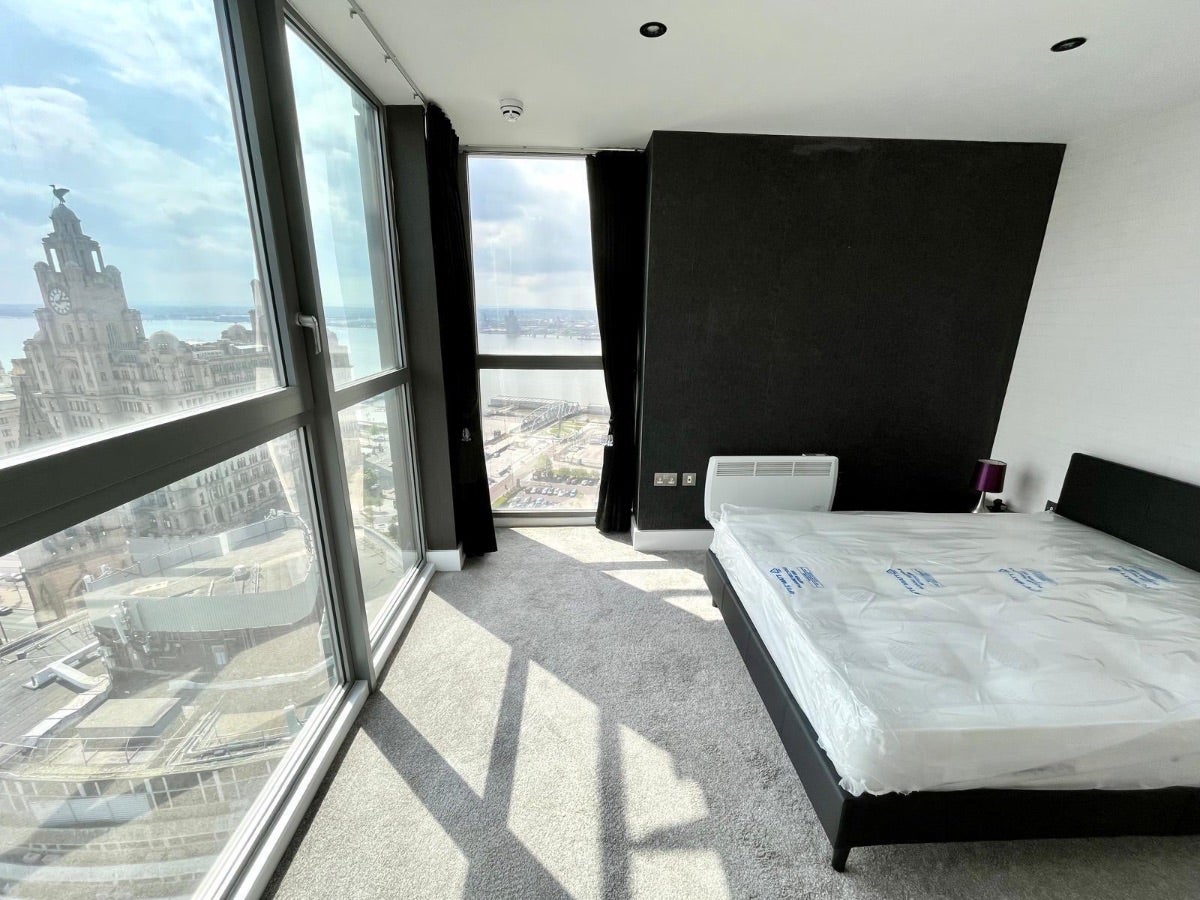 Flat Rumford Place in Liverpool