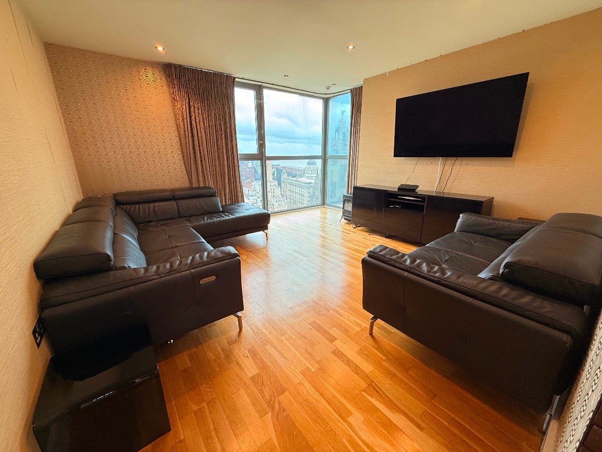 Flat Rumford Place in Liverpool