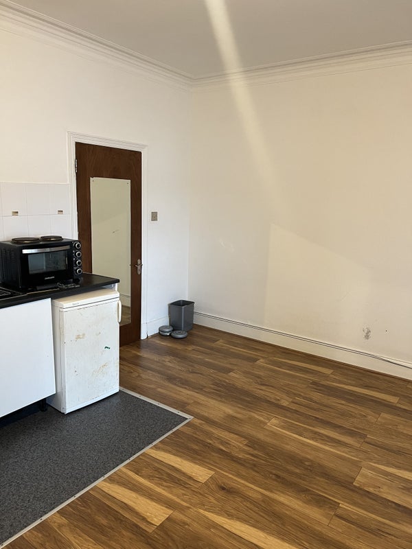 Room Levendale Road in Greater London