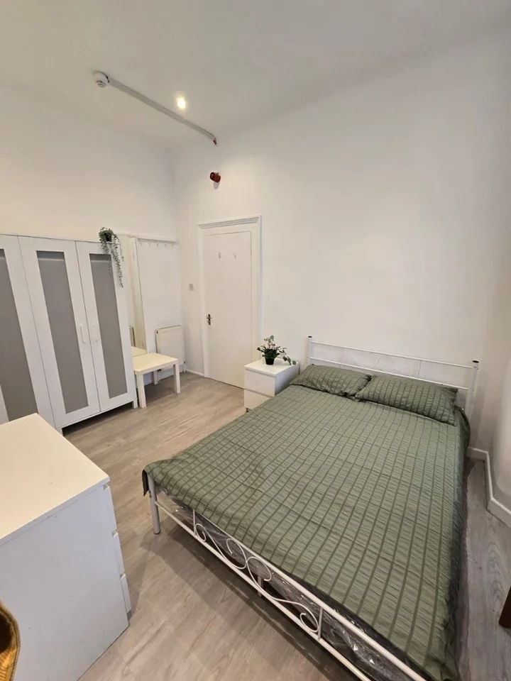 Flat Barking Road in Greater London