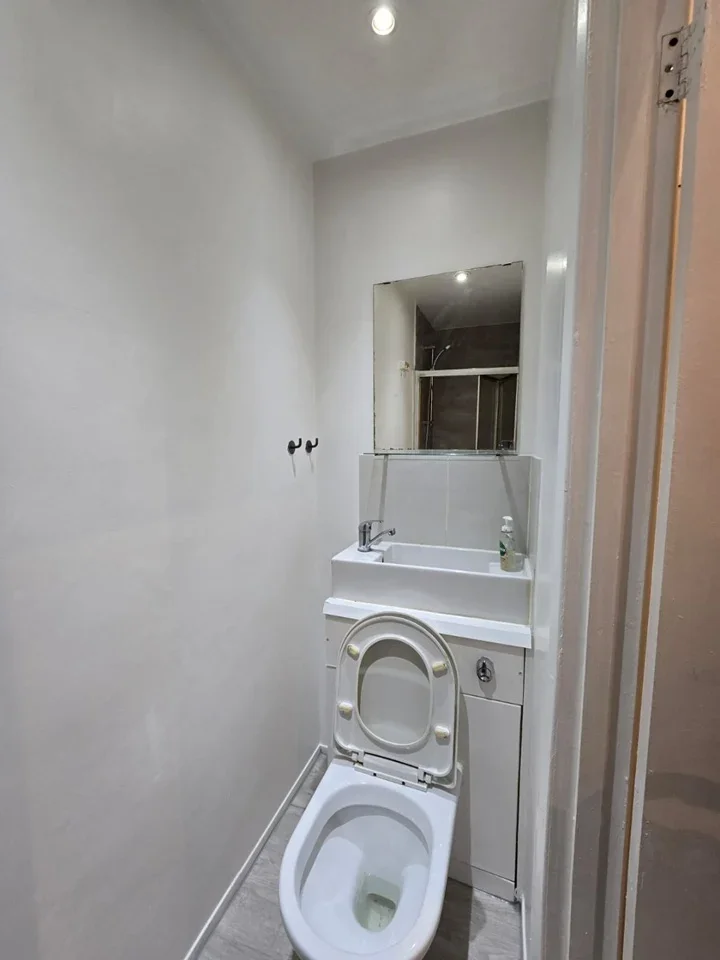 Flat Barking Road in Greater London