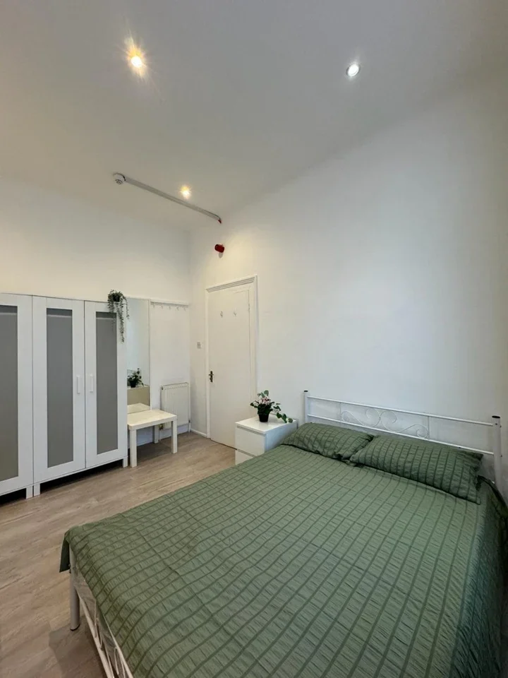 Flat Barking Road in Greater London