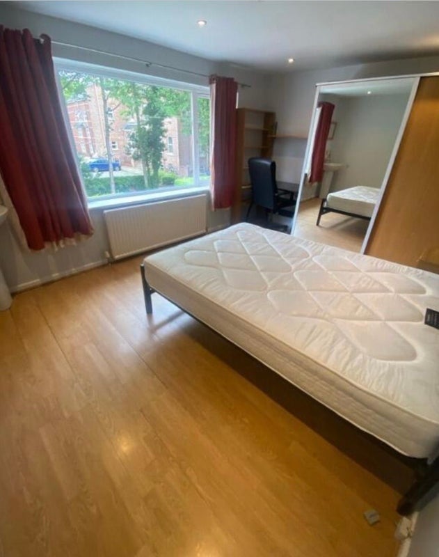 Room Browmere Drive in Manchester