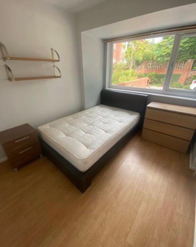 Room Browmere Drive in Manchester