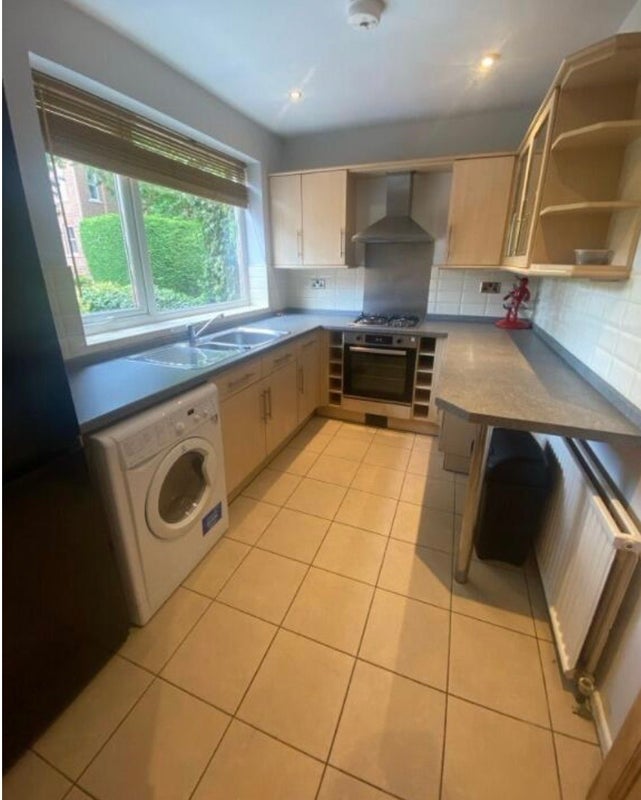 Room Browmere Drive in Manchester
