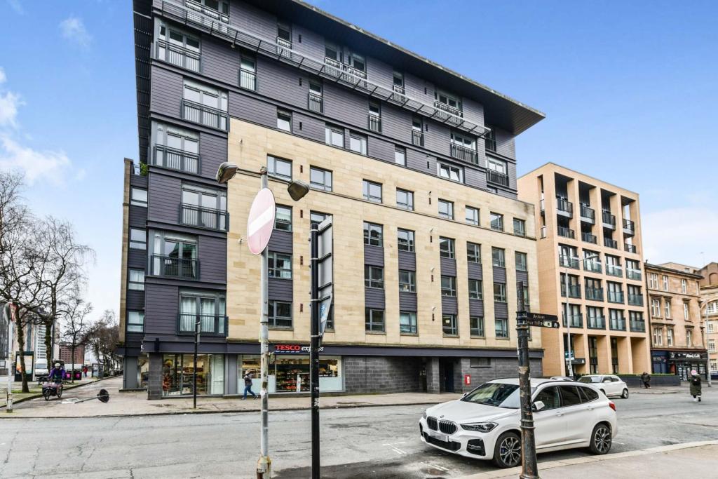Flat Kent Road in Glasgow