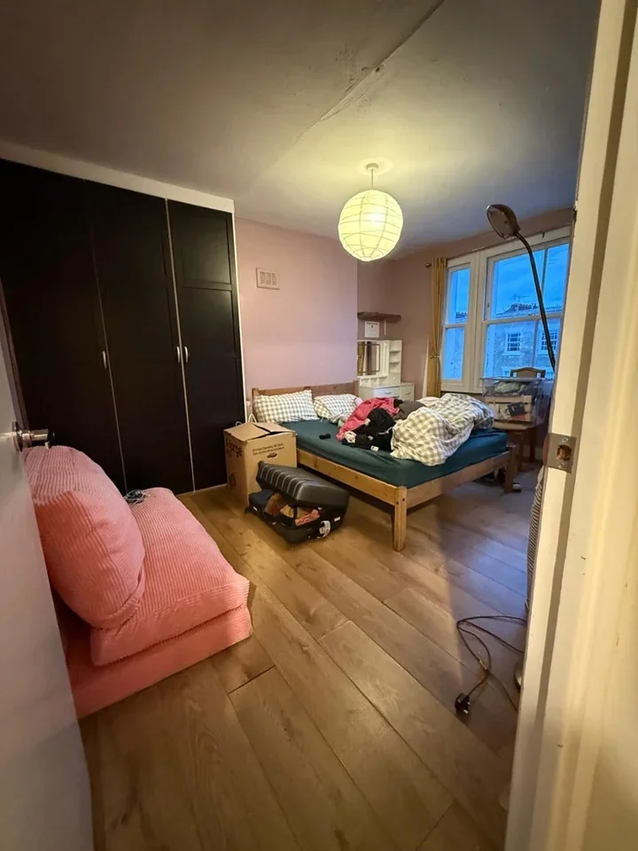Flat Coldharbour Lane in Greater London