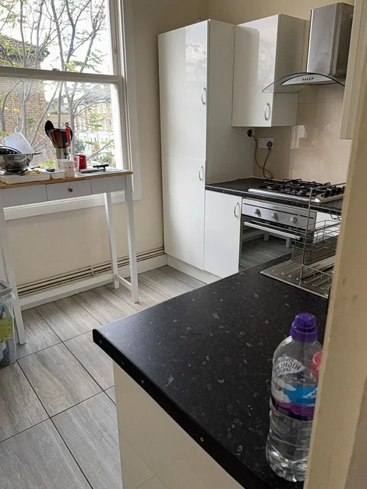 Flat Coldharbour Lane in Greater London