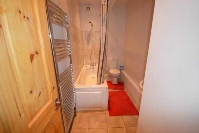 Room Devonport Road in Greater London