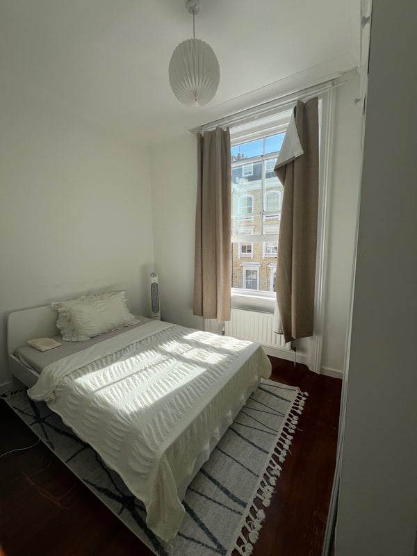 Flat Ifield Road in Greater London