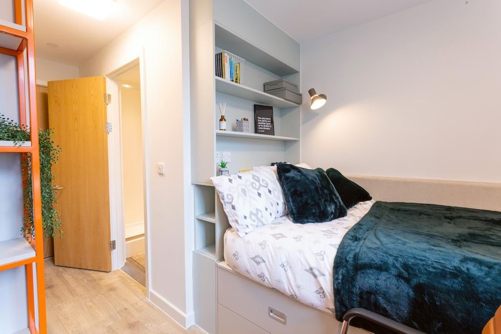 Room Alexandra Road in Swansea