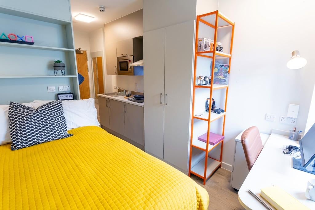 Room Alexandra Road in Swansea