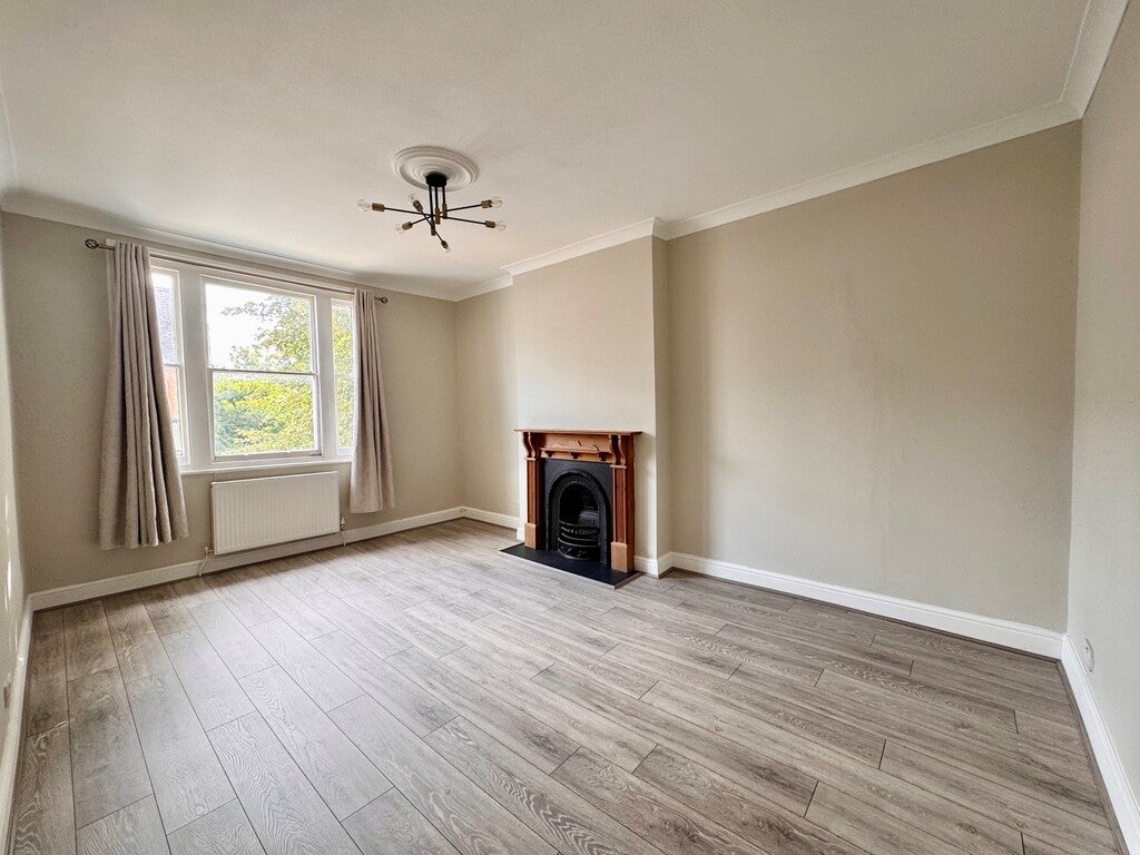 Flat Myddleton Road in Greater London