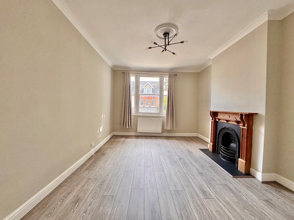 Flat Myddleton Road in Greater London