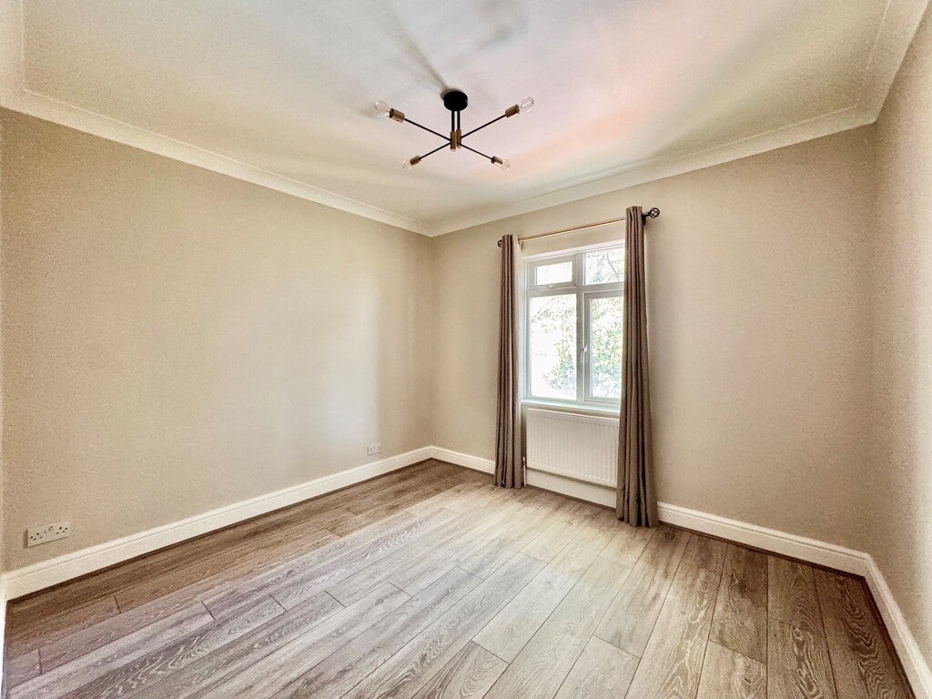Flat Myddleton Road in Greater London