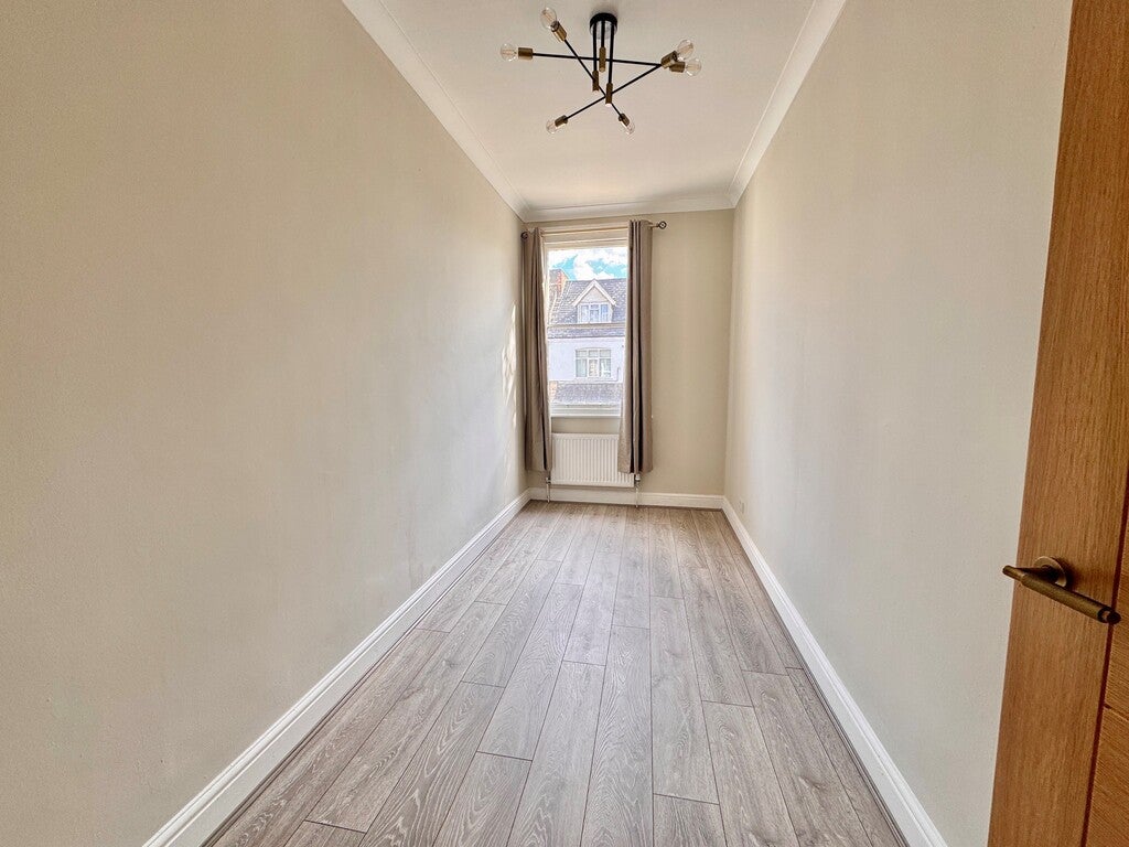 Flat Myddleton Road in Greater London