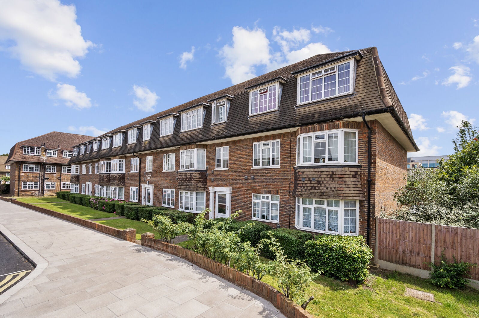 Flat Toby Way in Greater London