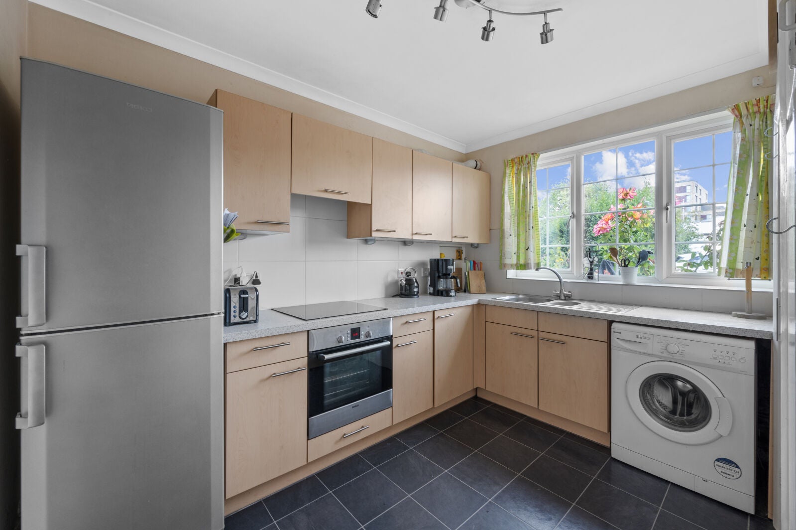 Flat Toby Way in Greater London
