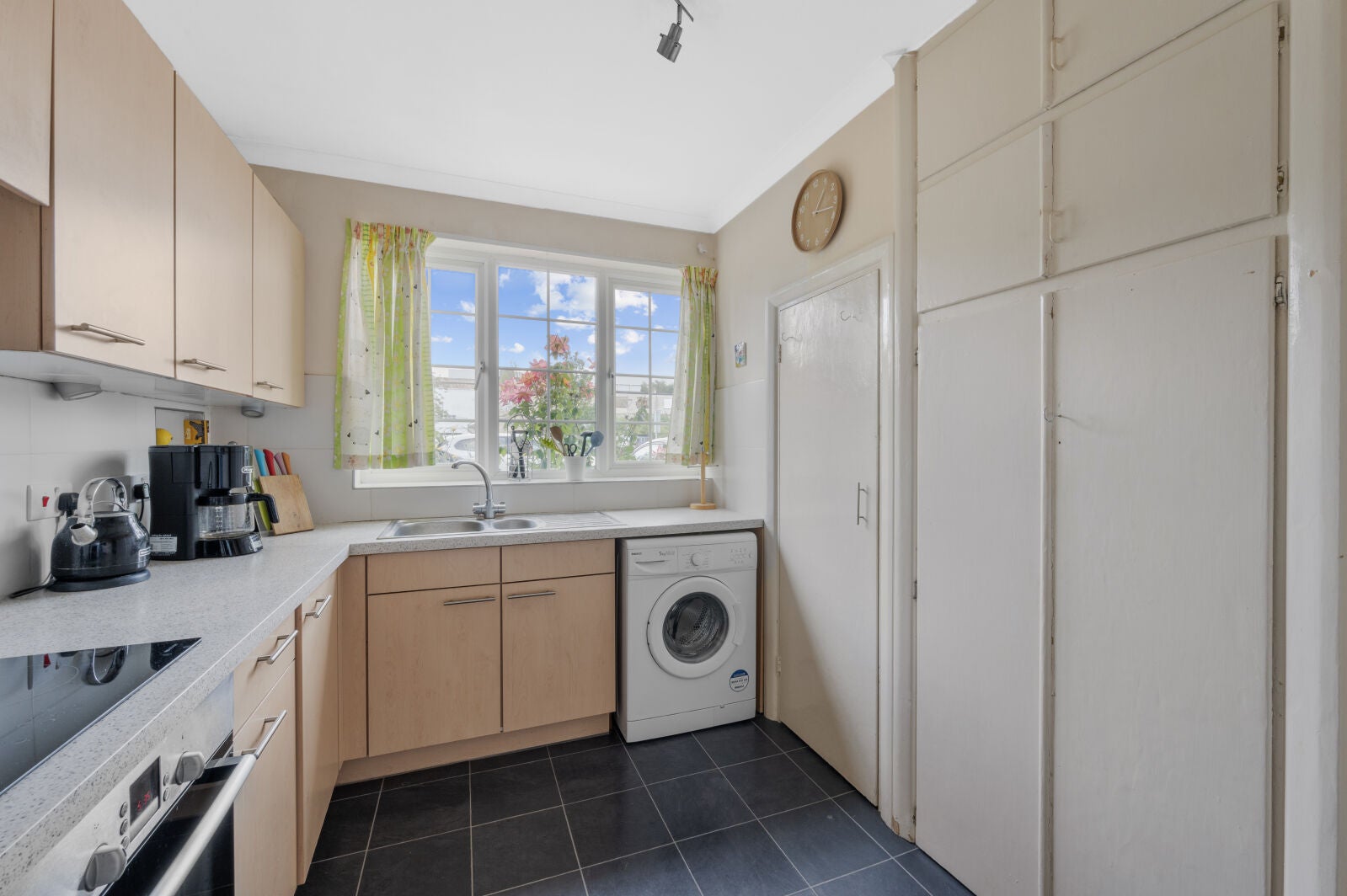 Flat Toby Way in Greater London