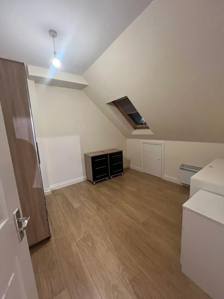 Flat Hendon Way in Greater London