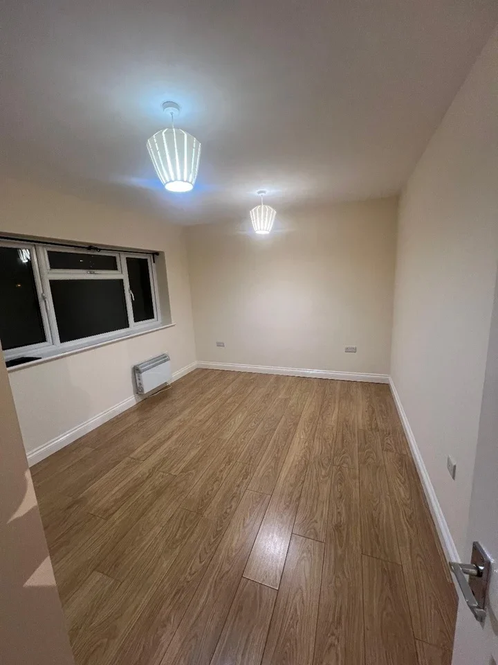 Flat Hendon Way in Greater London