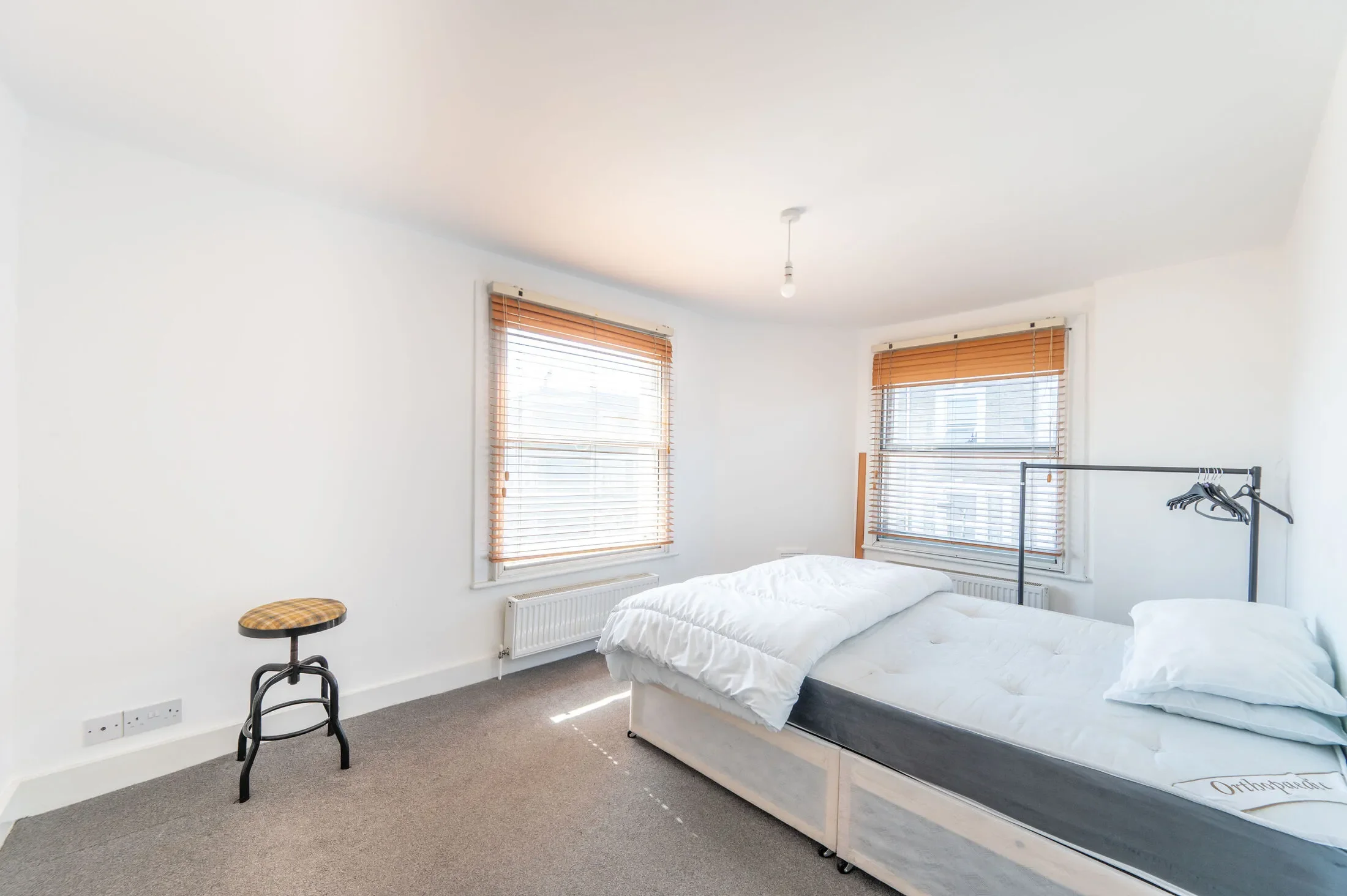 Flat Earl's Court Road in Greater London