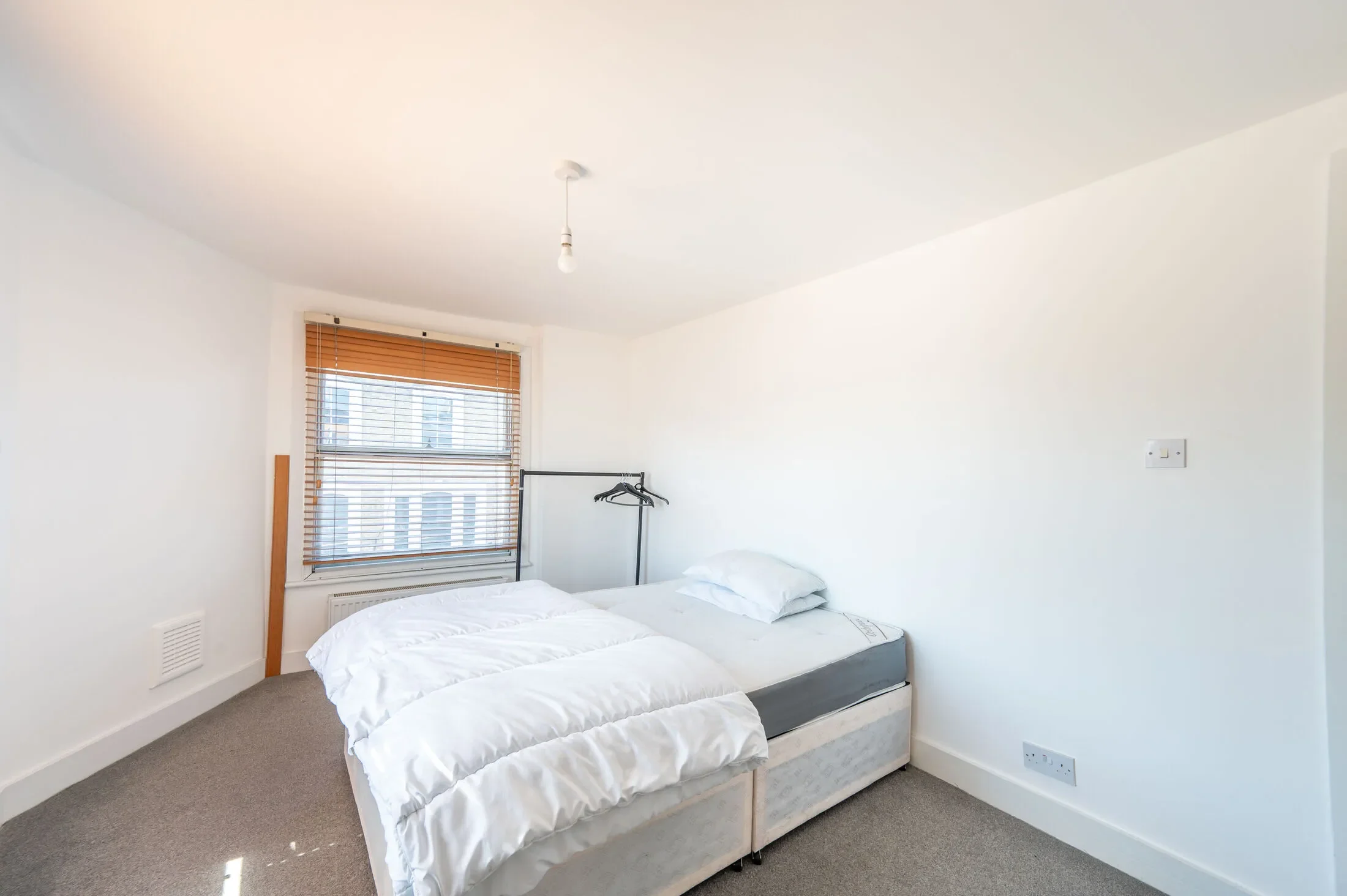 Flat Earl's Court Road in Greater London