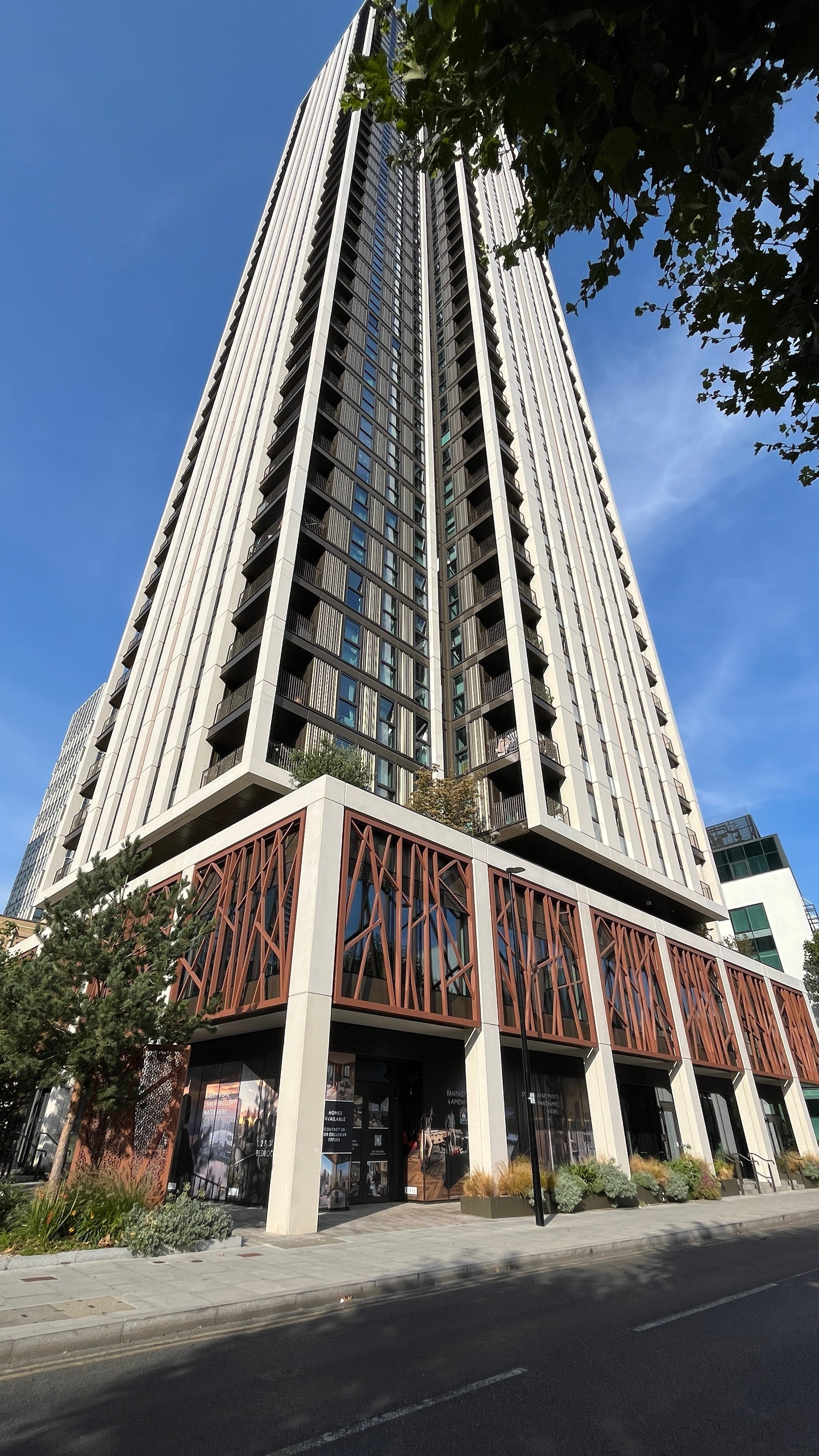 Flat Lord Amory Way in Greater London
